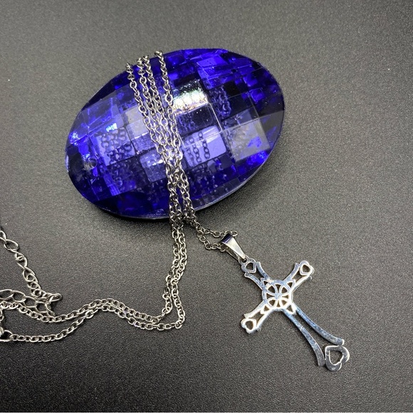 Stainless Steel Christian Cross On Chain Necklace - Picture 4 of 6
